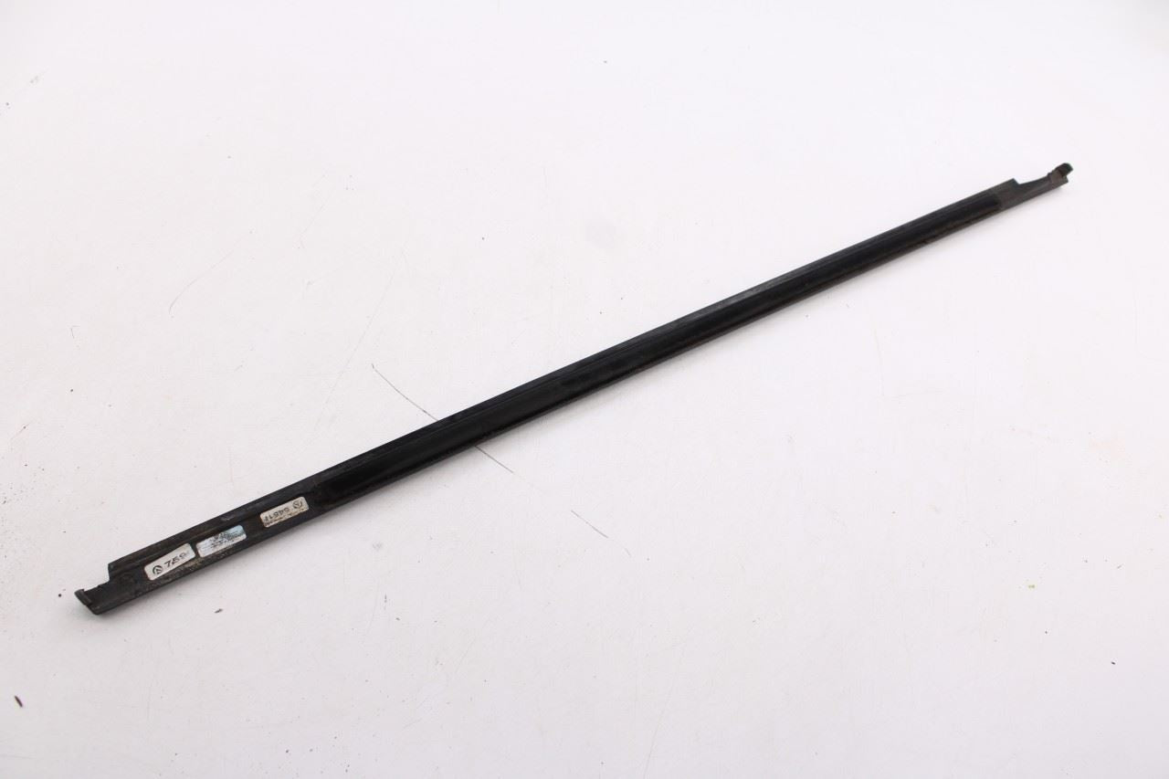 11-18 Porsche Cayenne S Rear Right Door Outer w/ Inner Belt Molding Weatherstrip7
