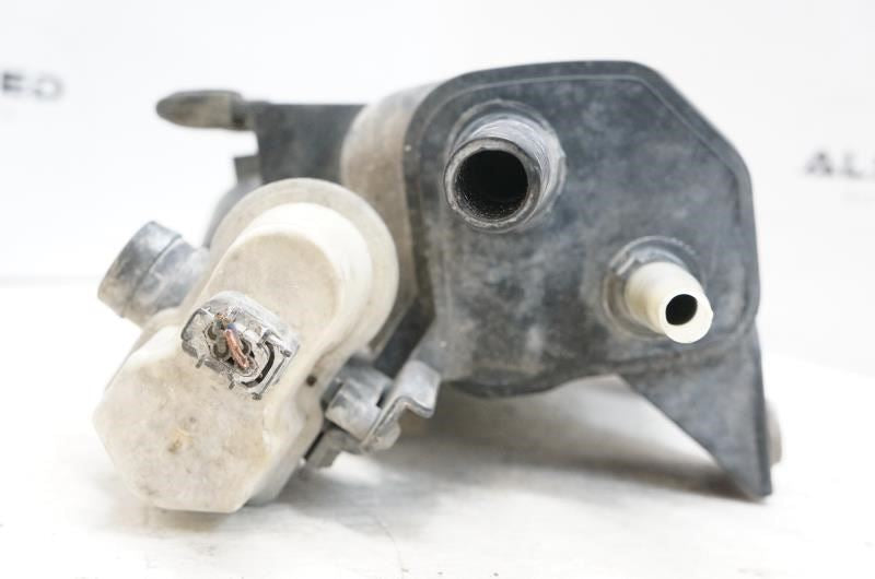 2006 BMW 530i Fuel Vapor Evaporator Emission Canister 16-13-7-162-350 OEM5