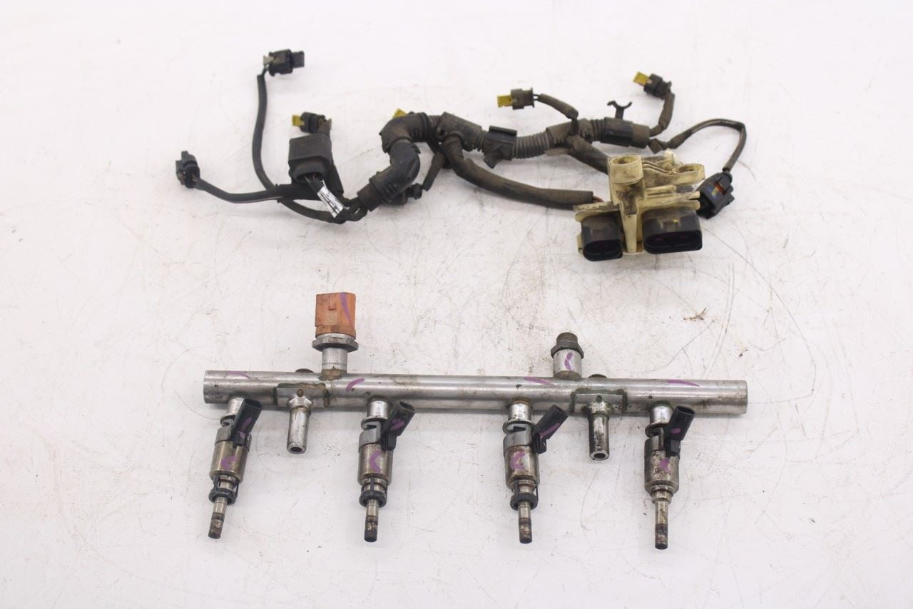 2013-2017 Audi Q5 Premium 2.0L Fuel Rail with Injectors 06H133317D OEM0