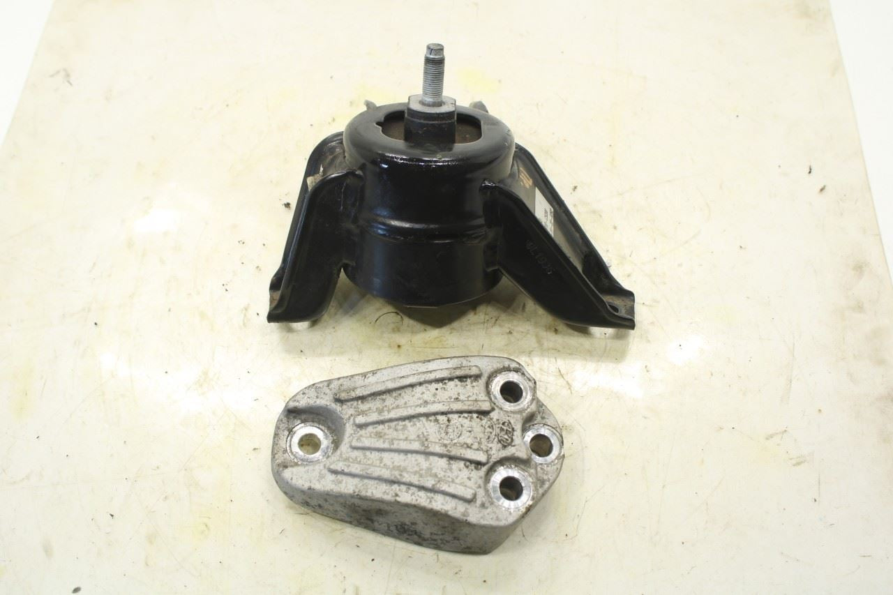 16-20 Kia Sorento LX 3.3L Front Right Upper Engine Mount Bracket 21810-C5200 OEM - Alshned Auto Parts