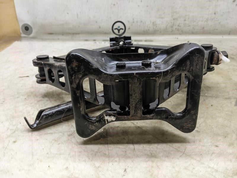 2007-17 Jeep Patriot 2.4L AWD Emergency Lifting Jack w/ Wheel Wrench 05105920AB3