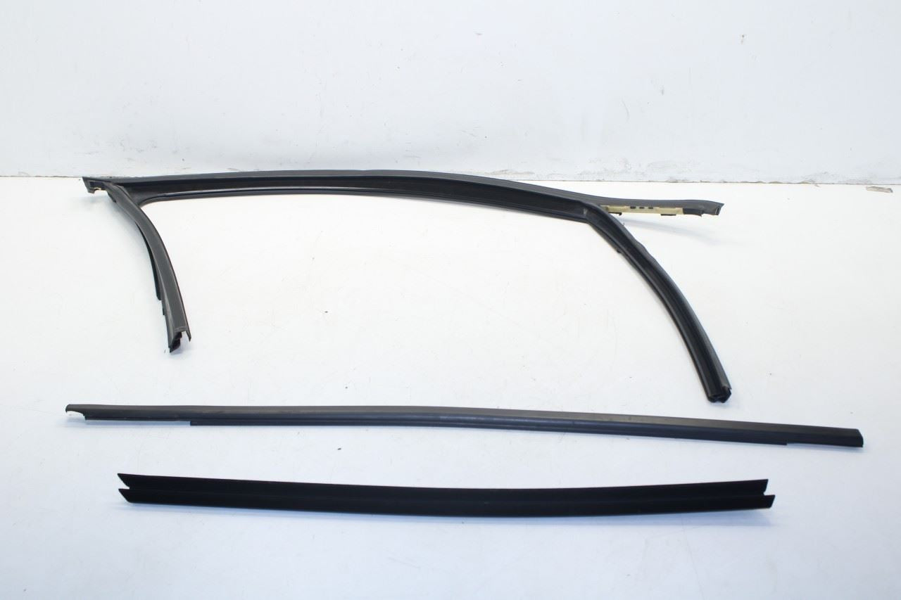 2014-23 Jeep Cherokee Front Right Door Run Channel w/ Belt Molding Weatherstrip - Alshned Auto Parts