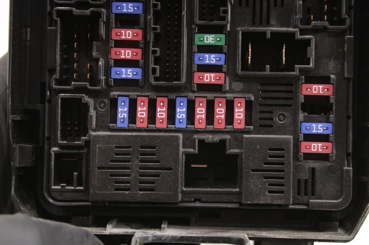2014-18 Infiniti Q50 Premium 3.0L RWD Engine Bay IPDM Fuse Relay Box 284B7-3JV0D - Alshned Auto Parts