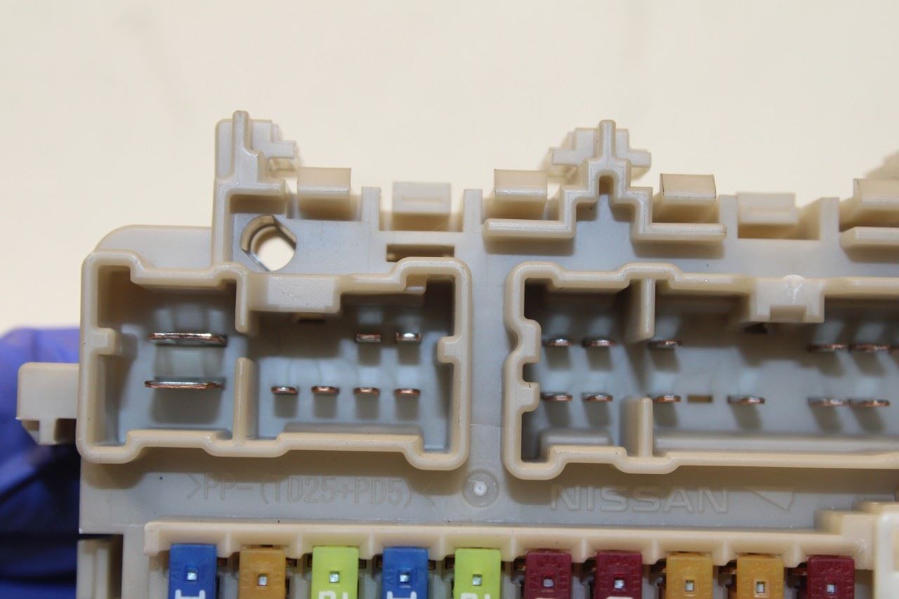 17-22 Nissan Rogue Sport SL AWD Cabin Instrument Panel Fuse Relay Junction Block - Alshned Auto Parts