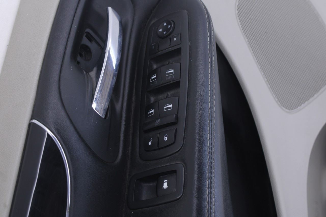 2014-2020 Dodge Grand Caravan SXT Front Left Side Door Trim Panel 5SS331D1AA OEM7