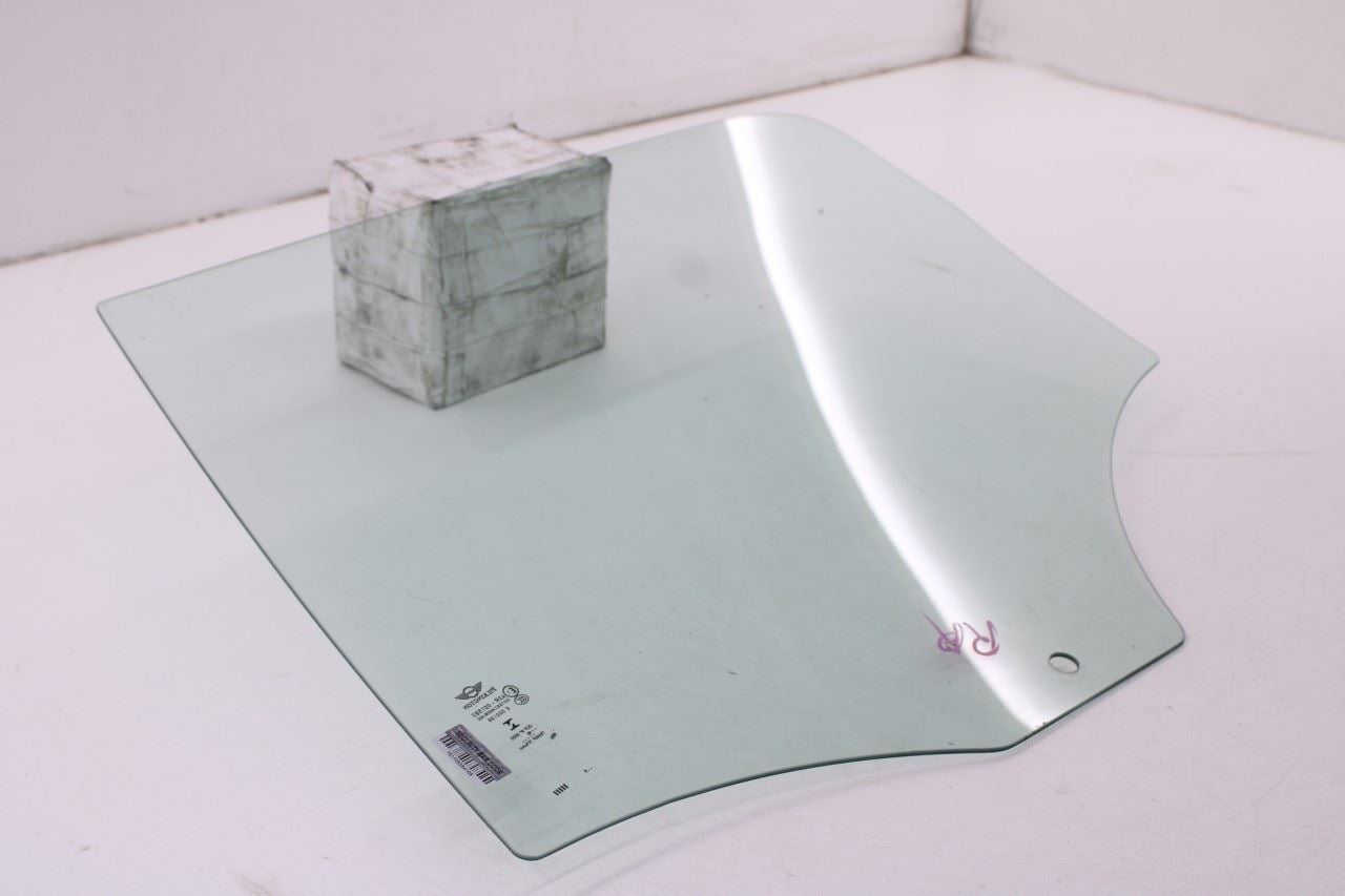 2010-2016 Mini Countryman Cooper S Rear Right Door Window Movable Glass 98006389