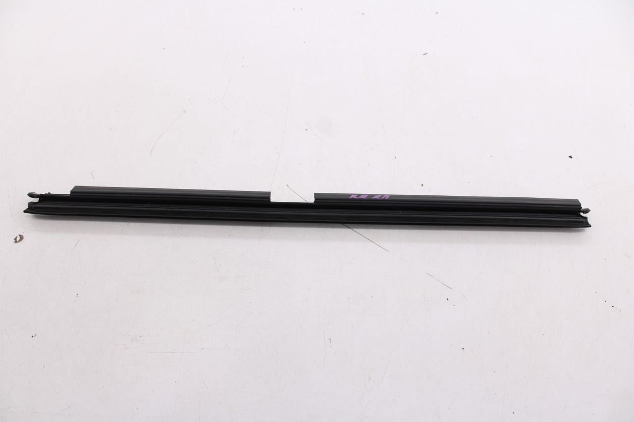 11-18 Porsche Cayenne S Rear Right Door Outer w/ Inner Belt Molding Weatherstrip4