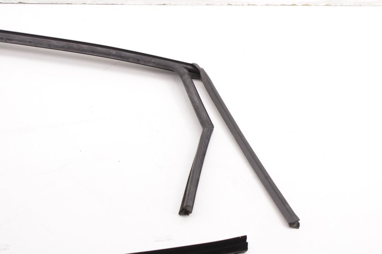 16-18 KIA Sorento EX RR RH Door Run Channel w/ Belt Outer and Inner Weatherstrip - Alshned Auto Parts