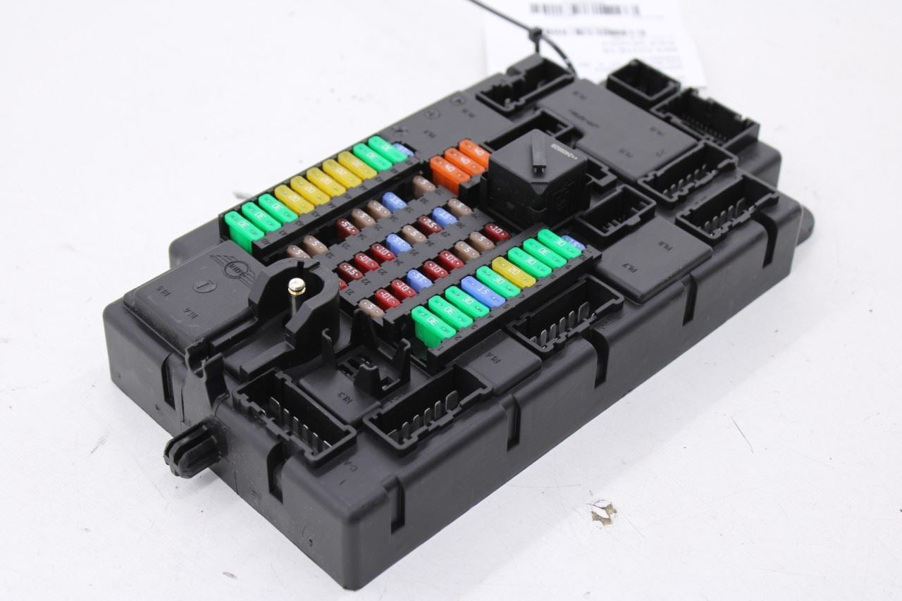 2012-16 Mini Countryman Cooper S 1.6L Smart Power Electronics Gateway Fuse Block2
