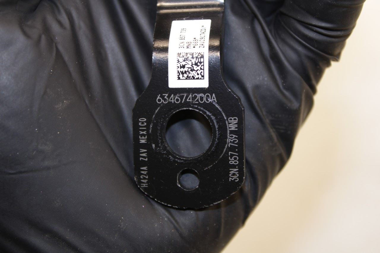 18-23 Volkswagen Atlas S Rear RH LH Side and Center 2nd Row Seat Belt Buckle Set - Alshned Auto Parts