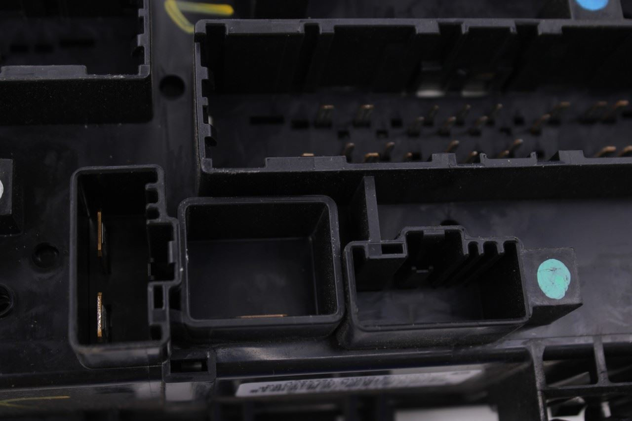 2014 Jeep Grand Cherokee 3.6L 4WD Power Intelligent Distribution Center Fuse Box - Alshned Auto Parts