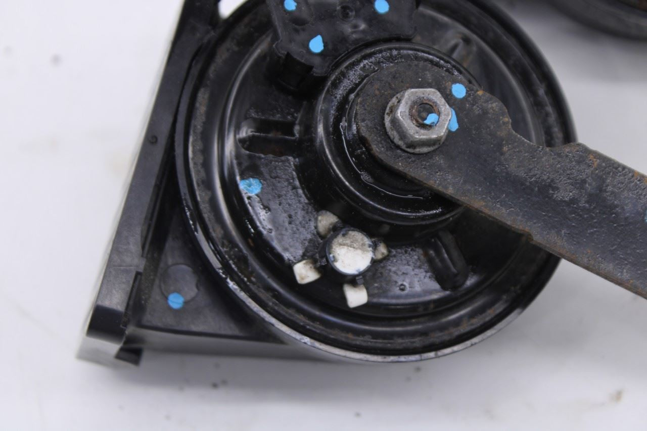 2020-2025 RAM 1500 Big Horn Dual Note Electric Horn w Bracket 68290864AC OEM7