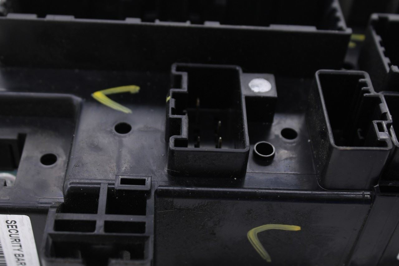 2014 Jeep Grand Cherokee 3.6L 4WD Power Intelligent Distribution Center Fuse Box - Alshned Auto Parts