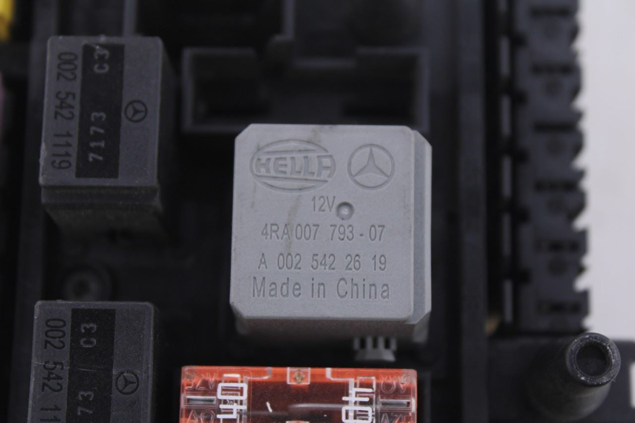 08-09 Mercedes-Benz C350 Sport 3.5L RWD Rear Trunk SAM Fuse Relay Junction Block - Alshned Auto Parts