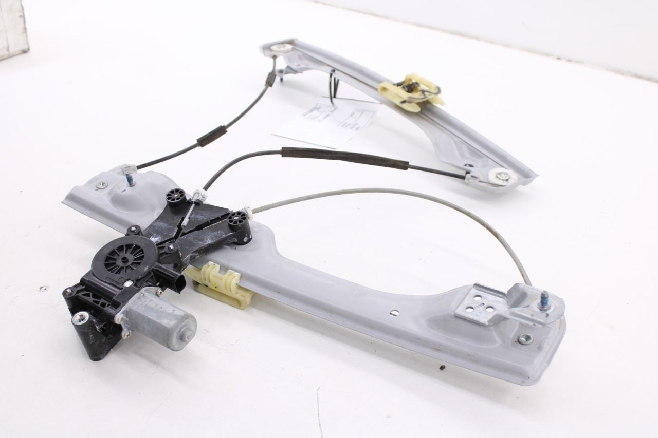 2018-2024 Chevrolet Equinox LT Front Right Side Door Window Regulator w/ Motor4
