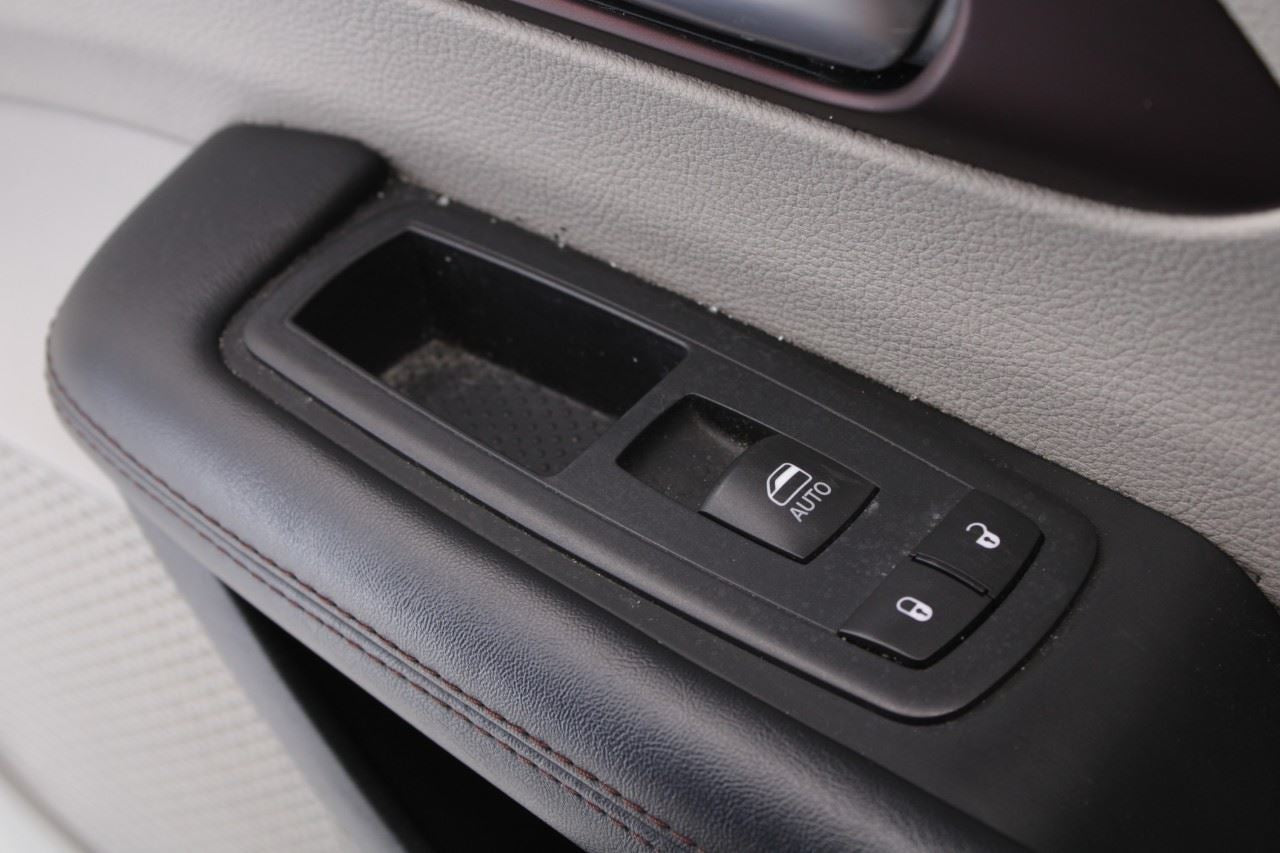 2017-2018 Chrysler Pacifica Limited Front Right Side Door Trim Panel 5RP622D2AF - Alshned Auto Parts