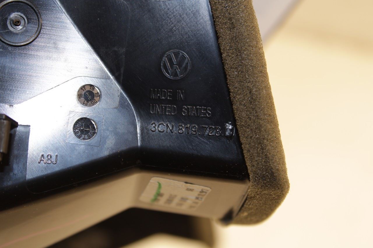 2018-2020 Volkswagen Atlas S Dash Center Screen Bezel Trim w/ Air Vents Grilles - Alshned Auto Parts