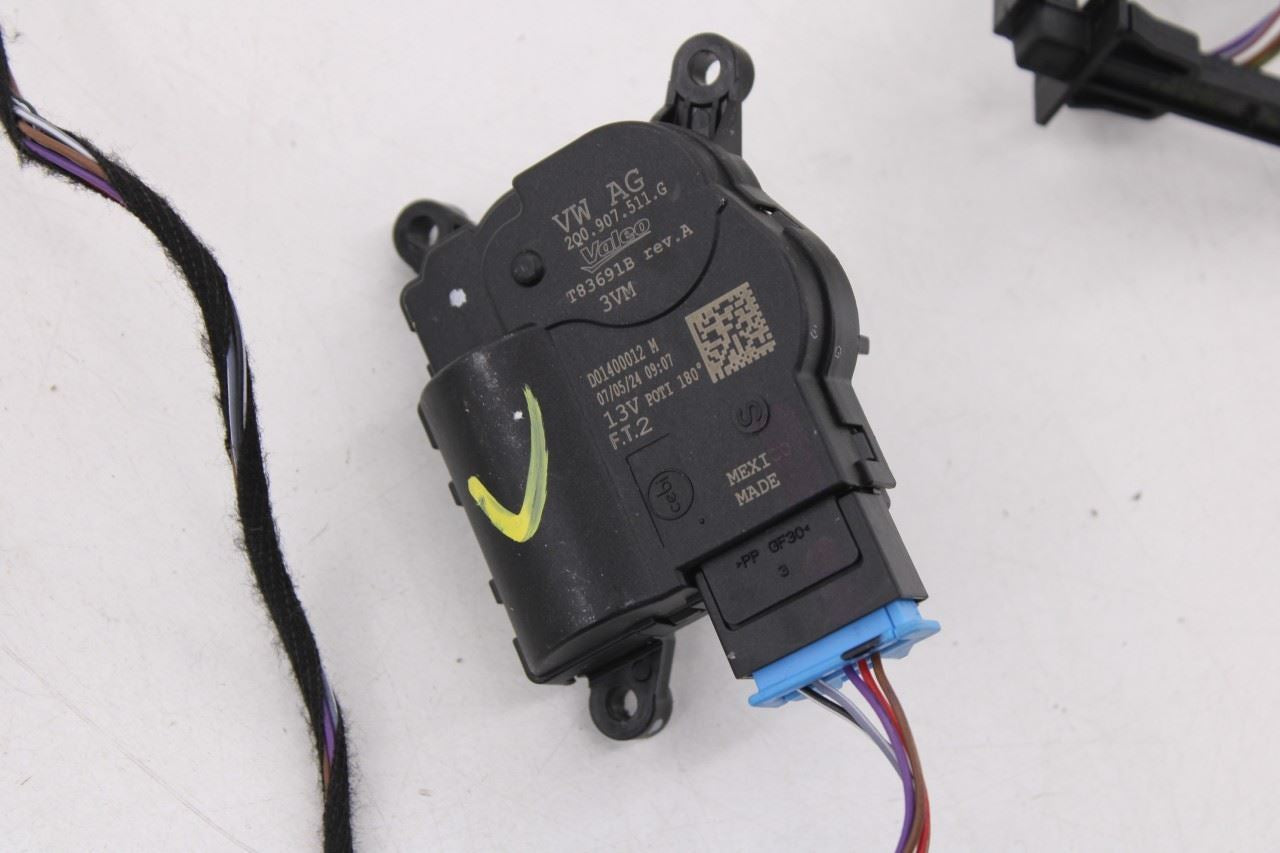2019-25 Volkswagen Jetta SE HVAC System Wire Harness w/ Blend Door Actuator Set4