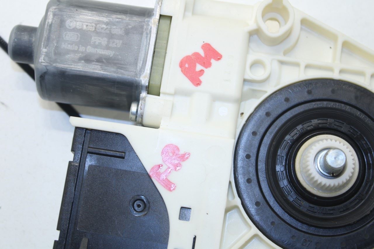 2015-2023 Jeep Renegade Sport Front Right Door Power Window Motor 68268765AA OEM - Alshned Auto Parts