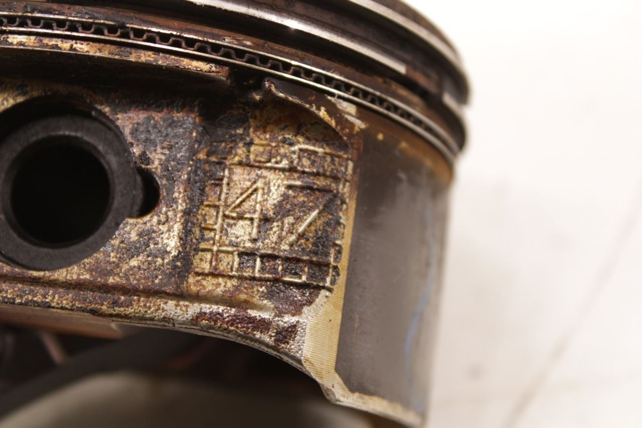 12-20 ISUZU NPR HD 6.0L Engine Piston Right No 1 w/ Connecting Rod 8-89017-849-0 - Alshned Auto Parts