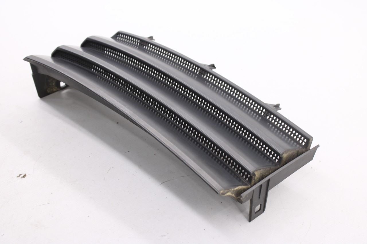 2010 Land Rover Range Rover HSE Front Right Side Fender Vent Grille LR011352 OEM4