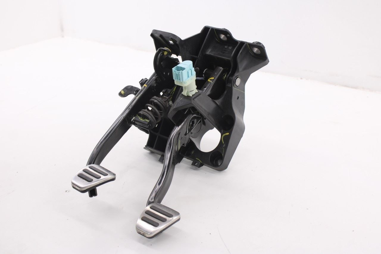 19-20 Ford Mustang GT 5.0L Accelerator Throttle Gas Pedal Sensor and Brake Pedal3
