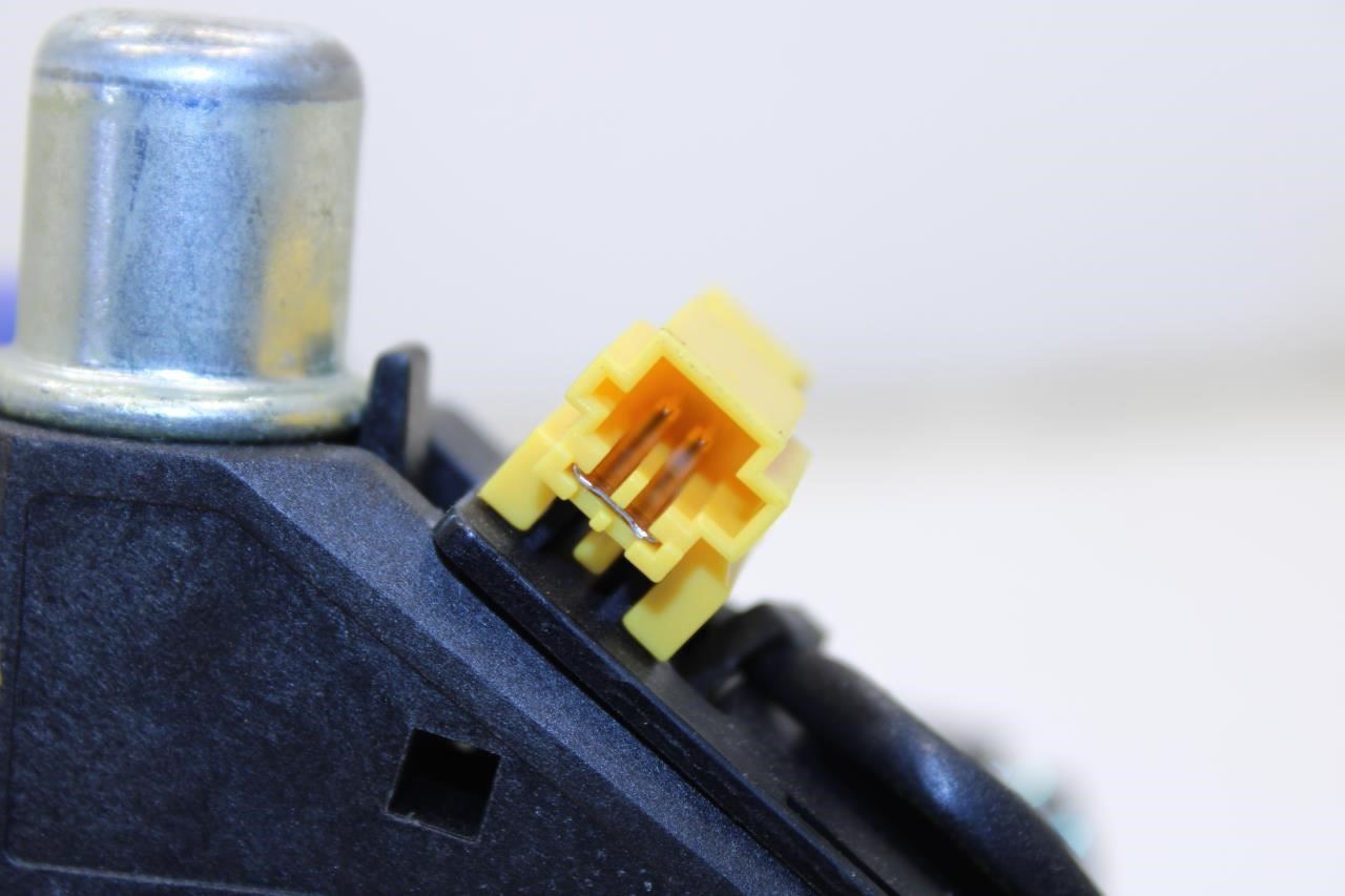 07-13 Mercedes-Benz S550 Rear RH 2nd Row Seat Belt Retractor 221-860-28-85-9C94 - Alshned Auto Parts