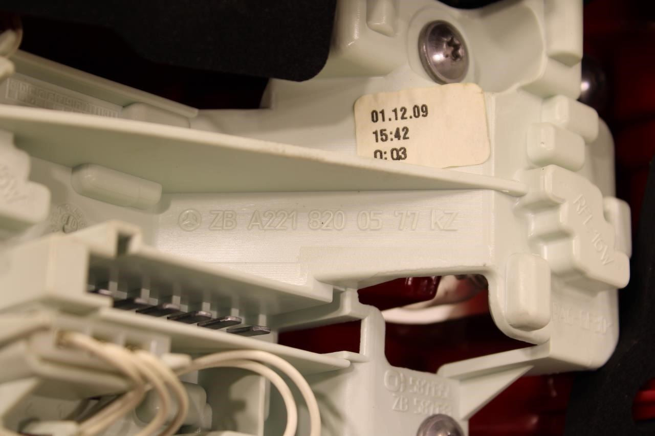 2007-2013 Mercedes-Benz S550 Rear Left Tail Light Lamp 221-820-13-64 OEM *ReaD* - Alshned Auto Parts