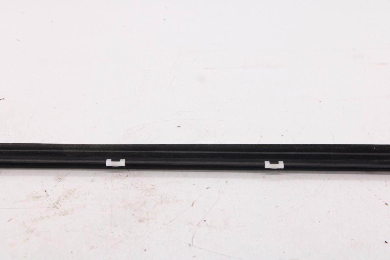 20-26 Hyundai Palisade Limited AWD Front Left Door Molding Belt Weatherstrip Set10