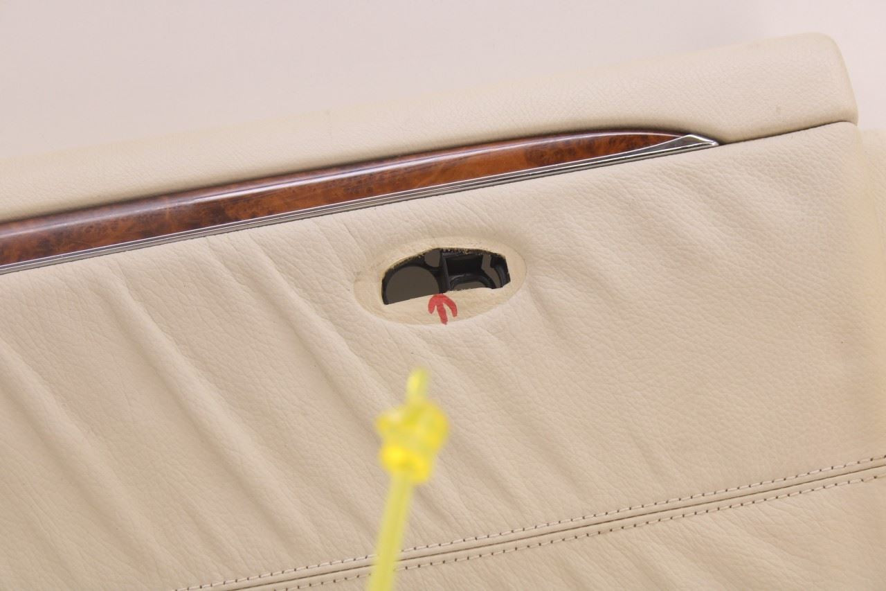 2006-09 Mercedes-Benz CLK 350 Coupe Front Right Side Door Trim Panel 20972020728