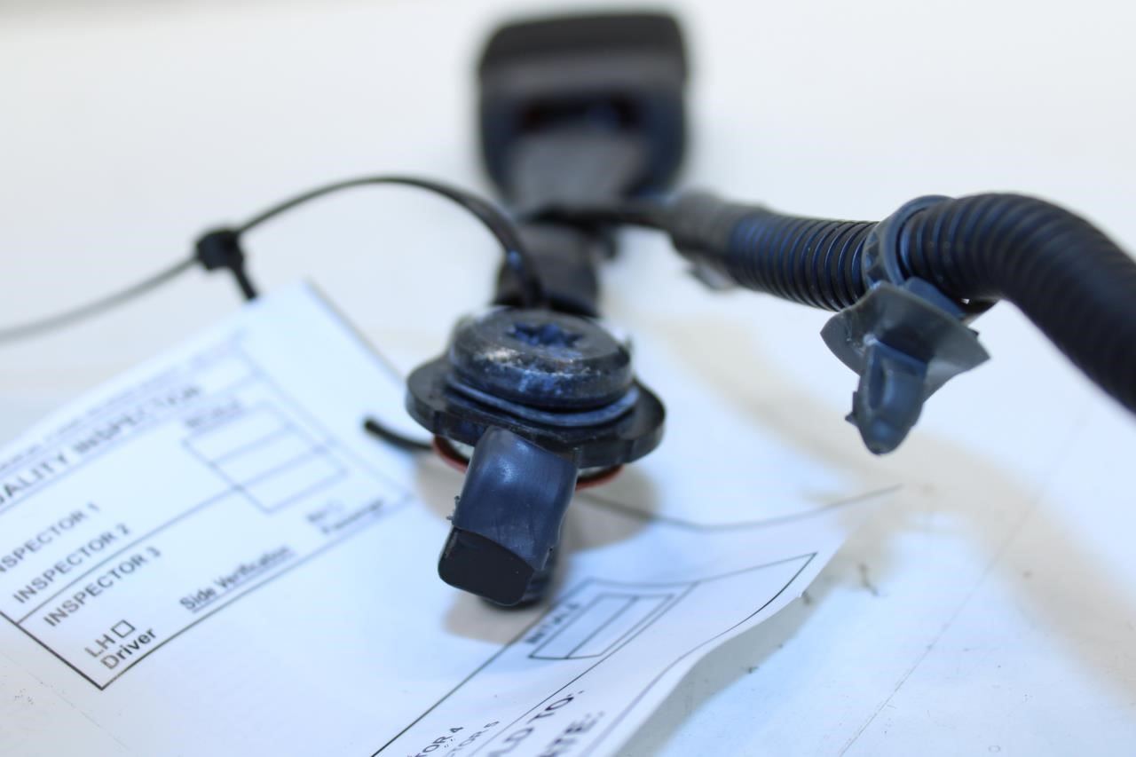 2019-23 Hyundai Santa Fe Limited Front LH Side Seat Belt Buckle 88830-S2000-NNB - Alshned Auto Parts