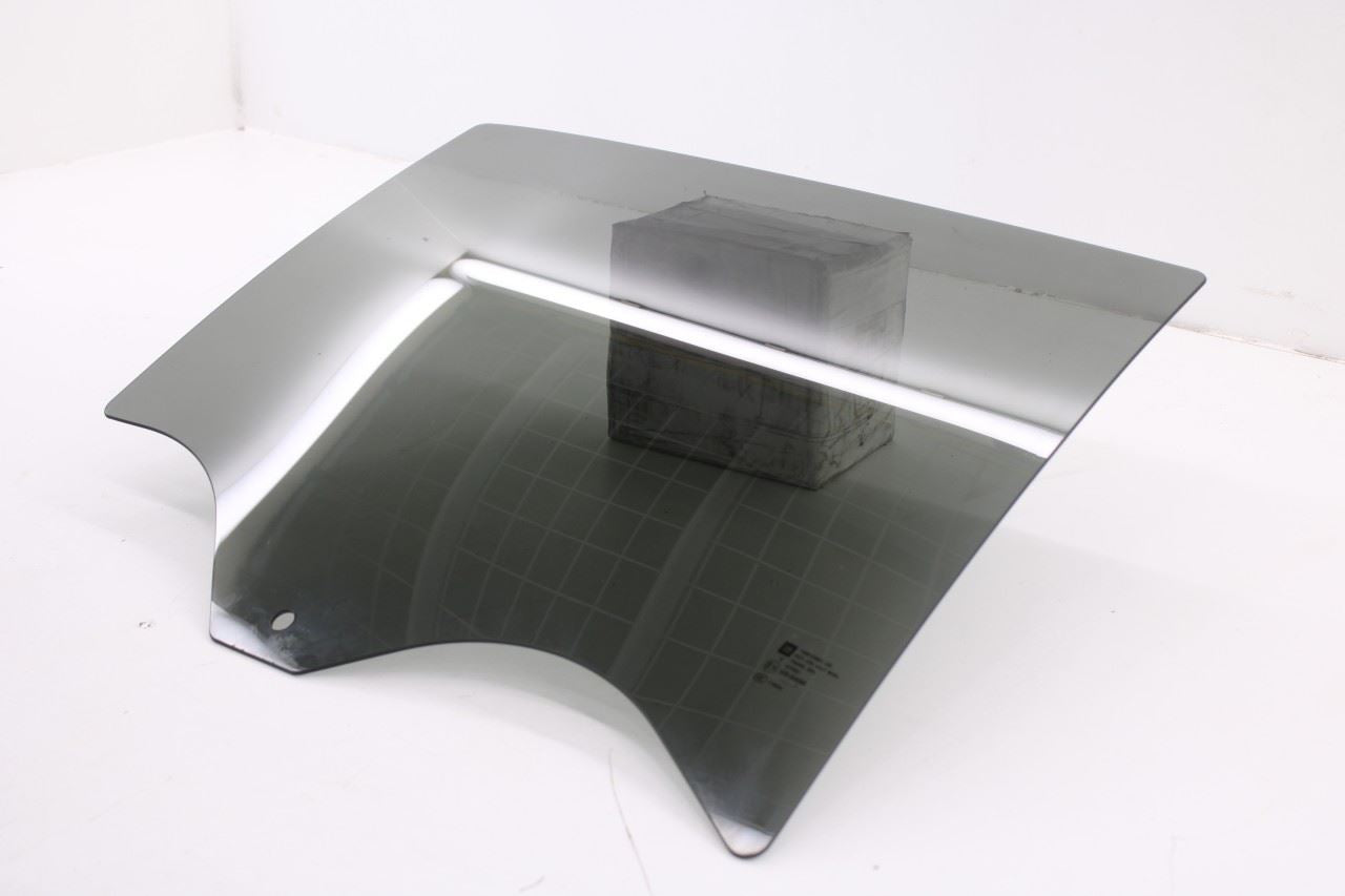 2018-2024 Chevrolet Equinox LT Rear Right Door Window Movable Glass 84388313 OEM3