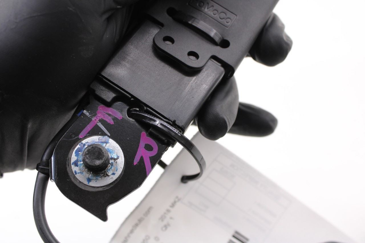 2017-20 Lincoln MKZ Reserve 2.0L AWD Front Passenger Right Side Seat Belt Buckle - Alshned Auto Parts