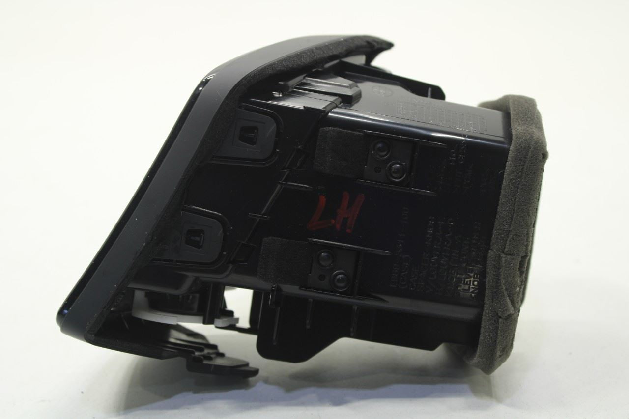 21-22 Nissan Rogue Sport SL AWD Front RH and LH Dash Outer Air Vent 68760-6MG0A - Alshned Auto Parts