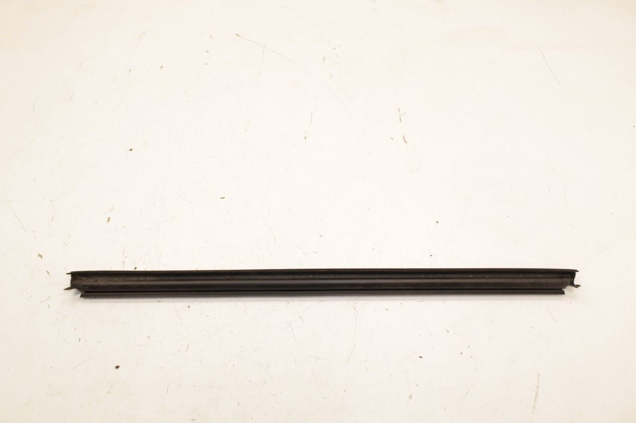 11-18 Porsche Cayenne Platinum RR LH Door Run Channel w Molding and Weatherstips - Alshned Auto Parts