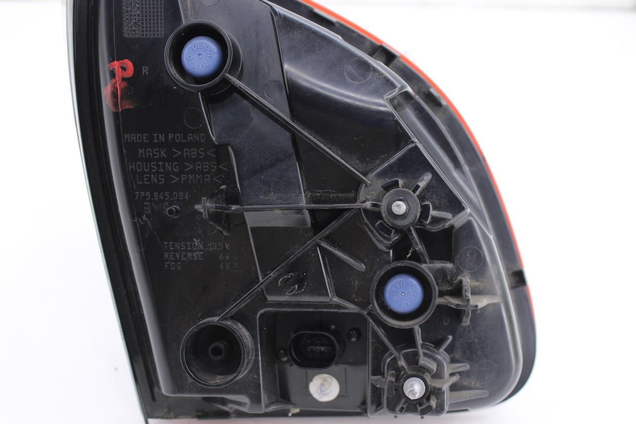 2011-14 Porsche Cayenne S Rear Right Passenger Side Tail Light Lamp 7P5-945-0947