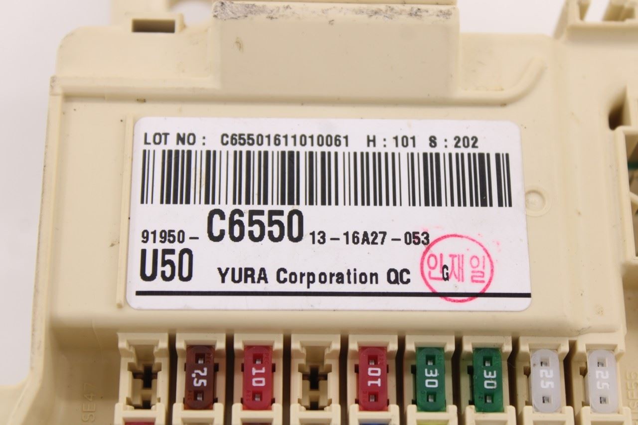 2015-18 Kia Sorento EX 3.3L AWD Cabin Instrument Panel Fuse Relay Junction Block2
