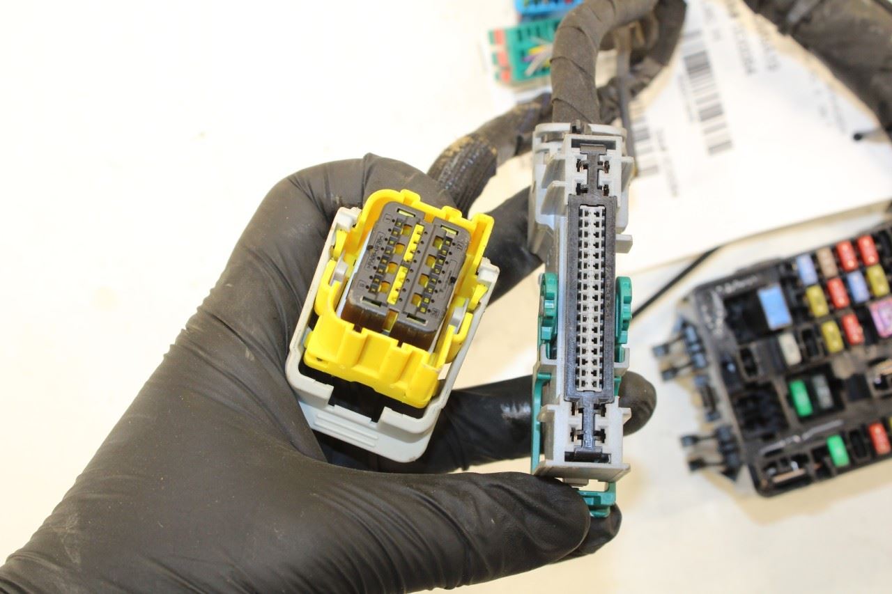 2018-19 GMC Acadia SLT-1 Dash Instrument Panel Wire Harness w/ Fuse Box 84458056 - Alshned Auto Parts