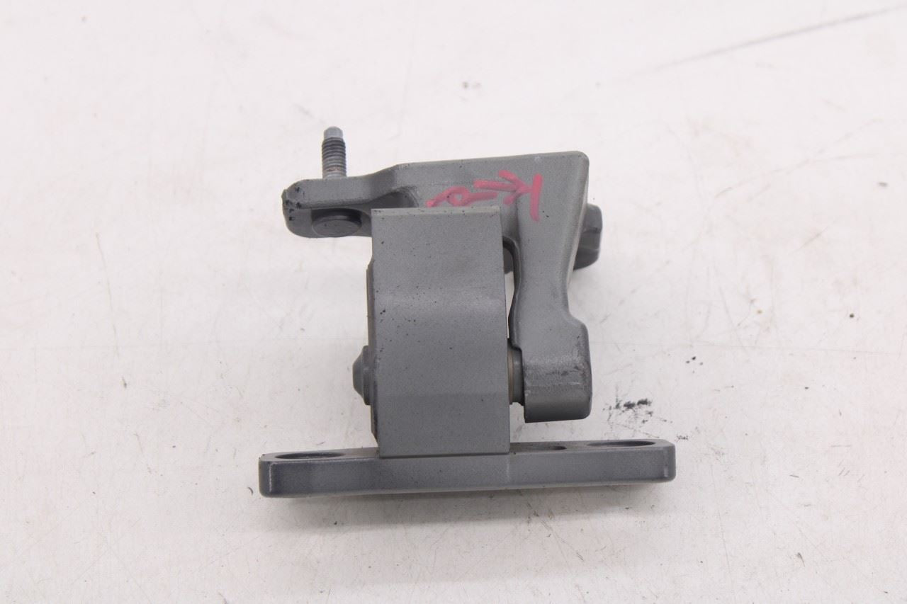 2015-2021 Mercedes-Benz C300 4Matic Front Right Side Door Hinge Upper and Lower6