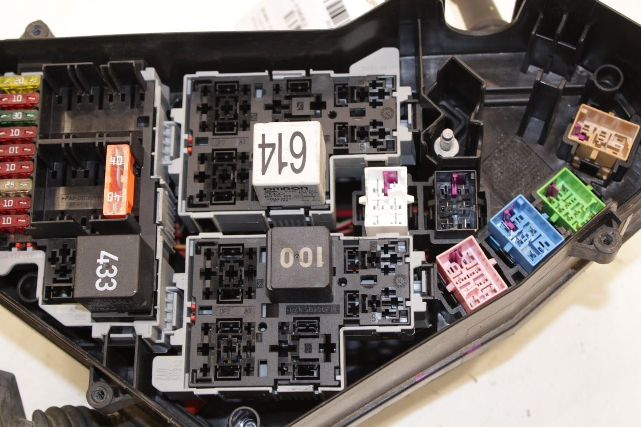 11-18 Porsche Cayenne Platinum 3.6L Engine Bay Junction Fuse Box w/ Wire *ReaD* - Alshned Auto Parts