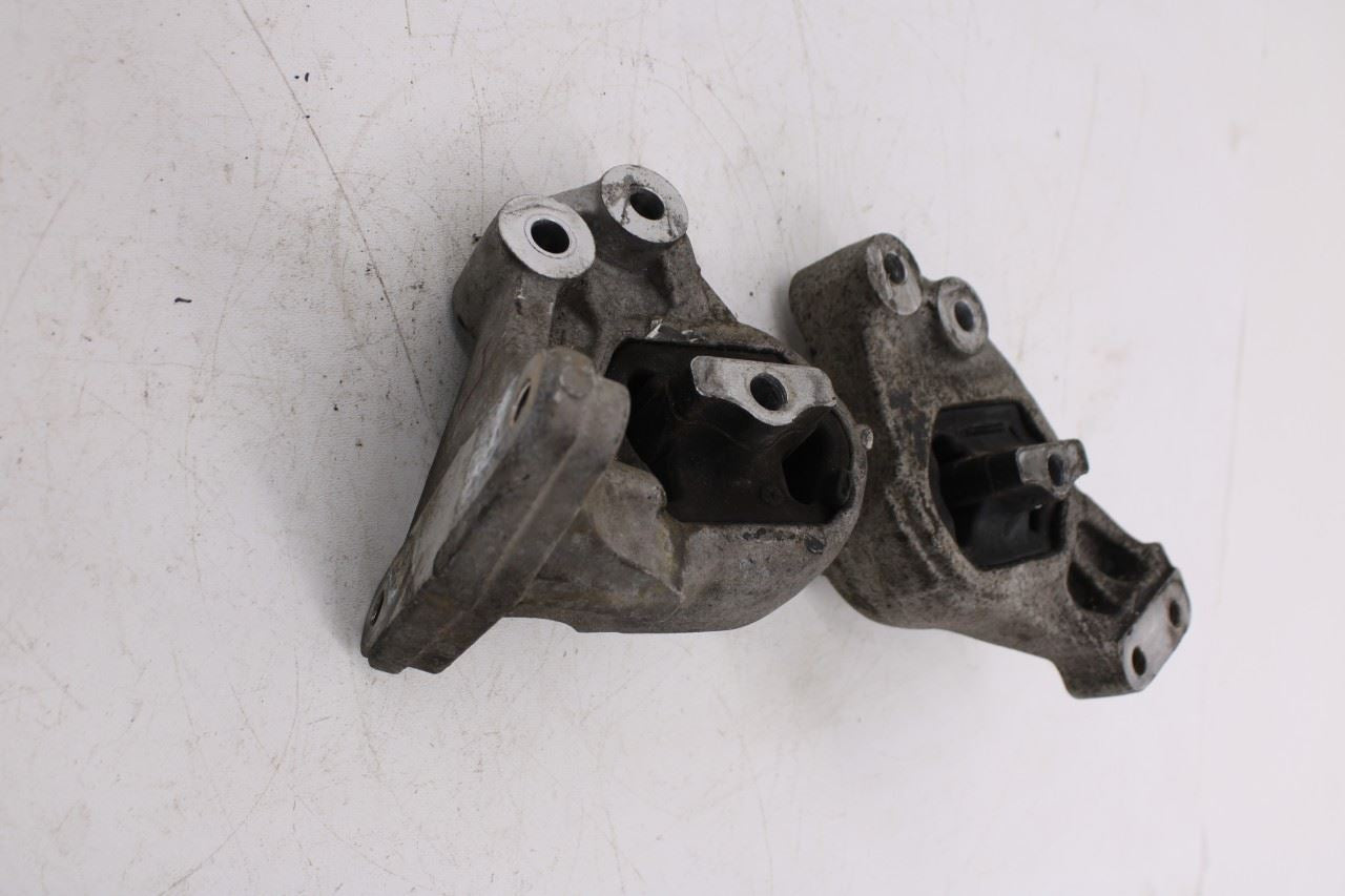 2019-24 Ram 1500 Big Horn 5.7L Left and Right Engine Mount Insulator 68248781AB4