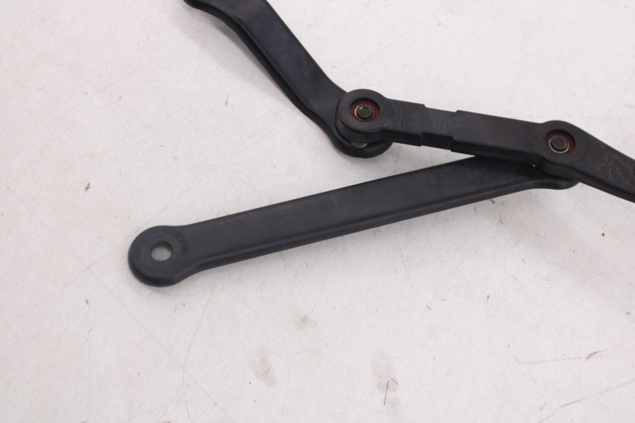 2015-2023 Mercedes-Benz C300 4Matic Front Left and Right Windshield Wiper Arm10