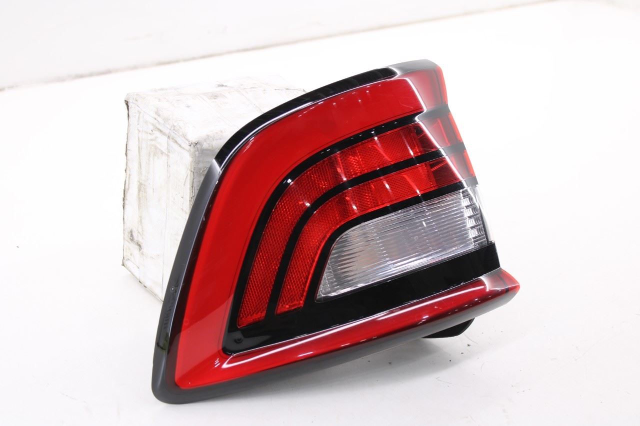 2014-2021 Dodge Durango SXT Rear Right Passenger Side Outer Tail Light Lamp3