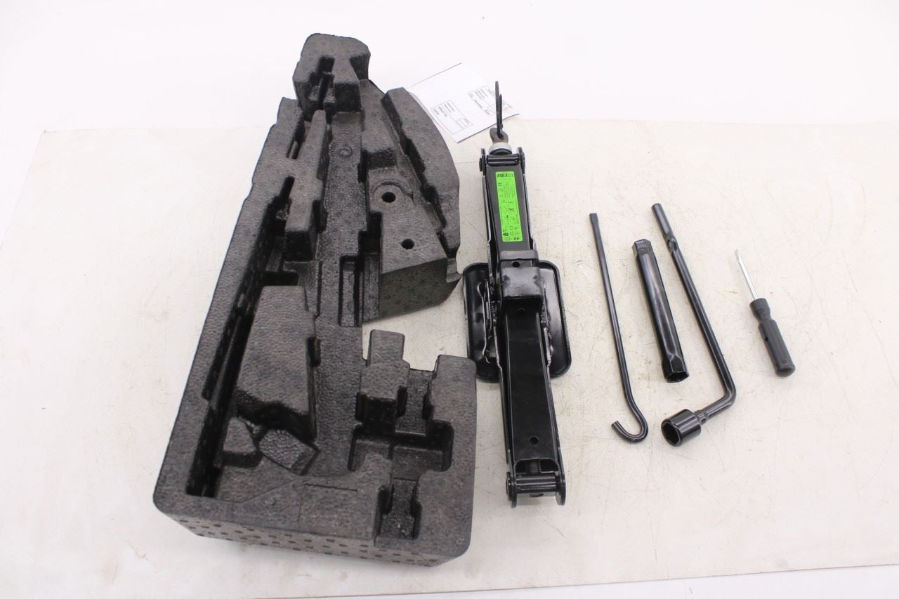 21-26 Hyundai Santa Fe SEL 2.5L Lift Jack and Tool Kit w/ Foam Holder Container0