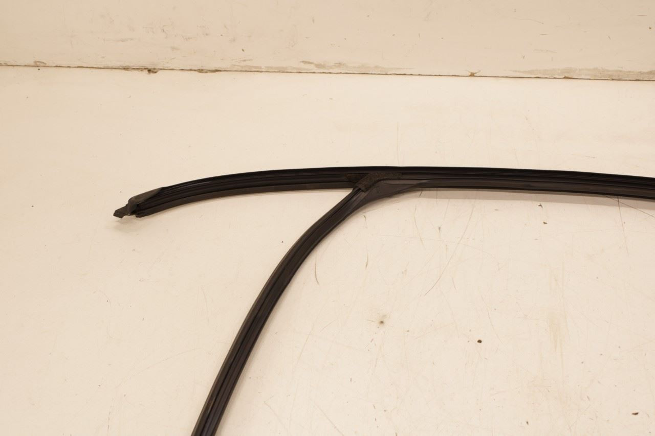 17-19 GMC Acadia SLT-1 Front Right Door Run Channel w/ Belt Molding Weatherstrip - Alshned Auto Parts