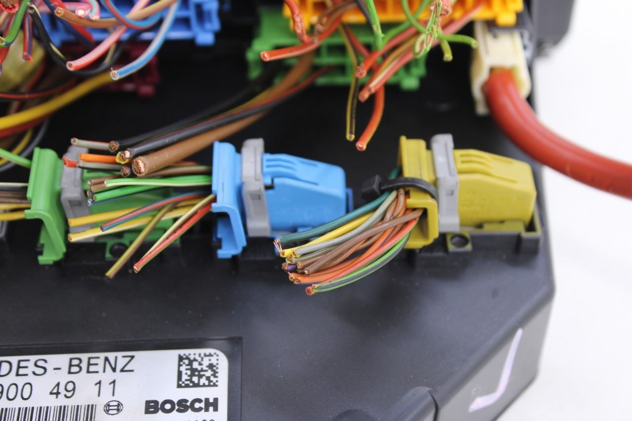10-13 Mercedes-Benz E350 Luxury 3.5L Front SAM Fuse Relay Junction Block *ReaD*11