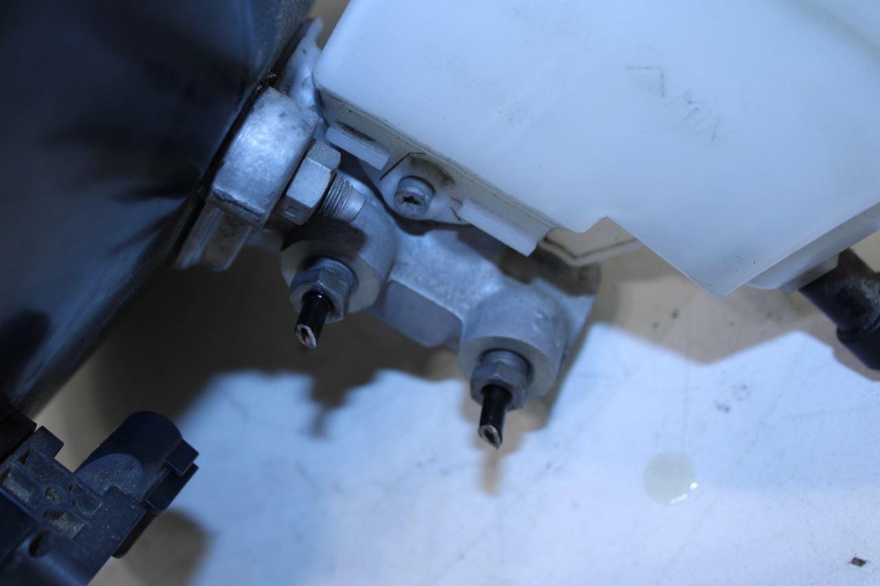 2015-2023 Jeep Renegade Sport 2.4L Brake Booster w/ Master Cylinder w/ Reservoir - Alshned Auto Parts