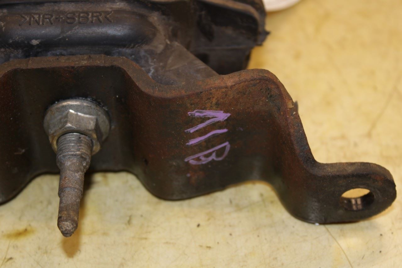 2014-2020 Infiniti QX60 3.5L FWD Left Side Engine Mount Insulator 11220-3KA0A - Alshned Auto Parts