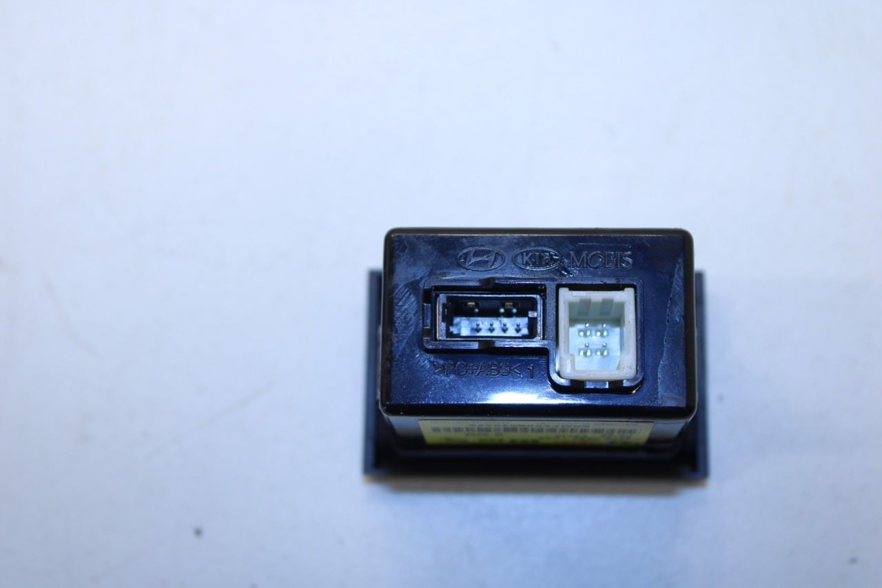 20-22 Kia Soul LX 2.0L FWD Front Center Console USB Charger Port 96120-K0110 OEM - Alshned Auto Parts