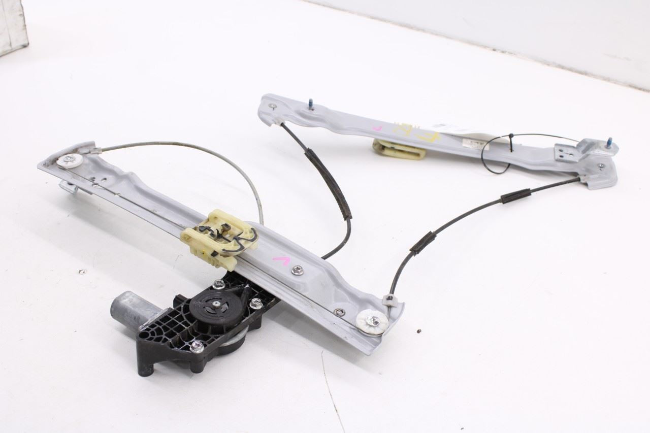 2018-2024 Chevrolet Equinox LT Front Right Side Door Window Regulator w/ Motor10